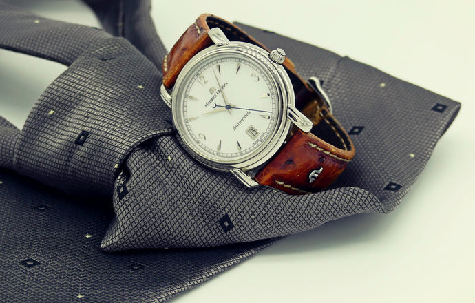 Men's high quality quartz wrist watch. Original silver material